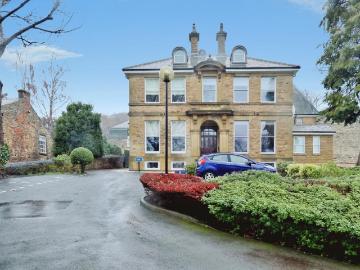 3 bedroom flat for sale
