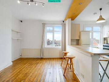 3 bedroom flat for sale