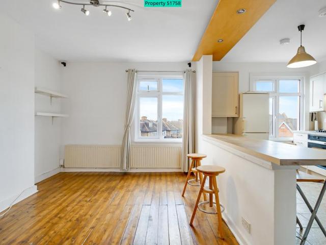 3 bedroom flat for sale