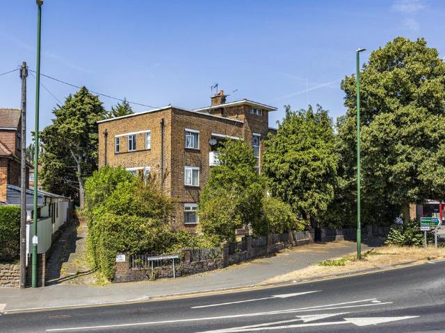 3 bedroom flat for sale