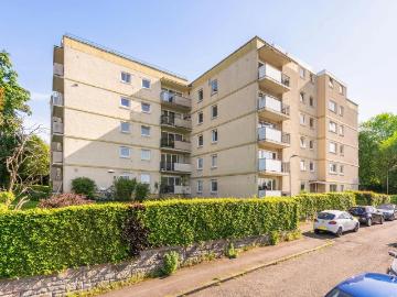 3 bedroom flat for sale