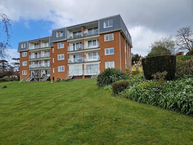 3 bedroom flat for sale