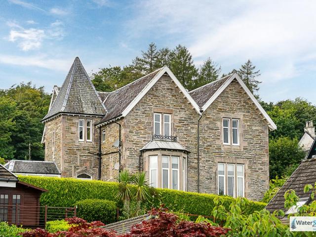 3 bedroom flat for sale