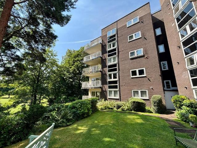 3 bedroom flat for sale