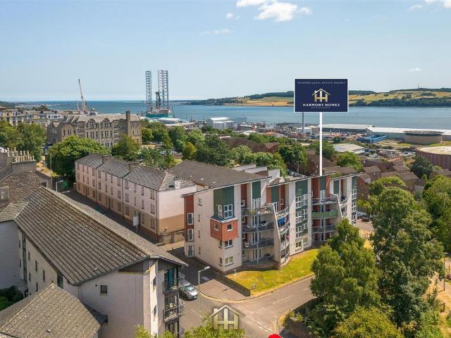 3 bedroom flat for sale