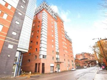 3 bedroom flat for sale