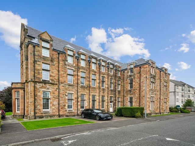3 bedroom flat for sale