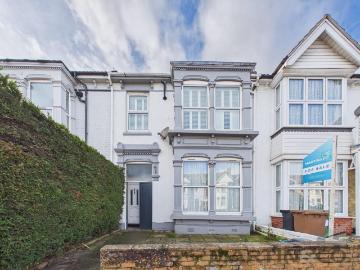 3 bedroom flat for sale