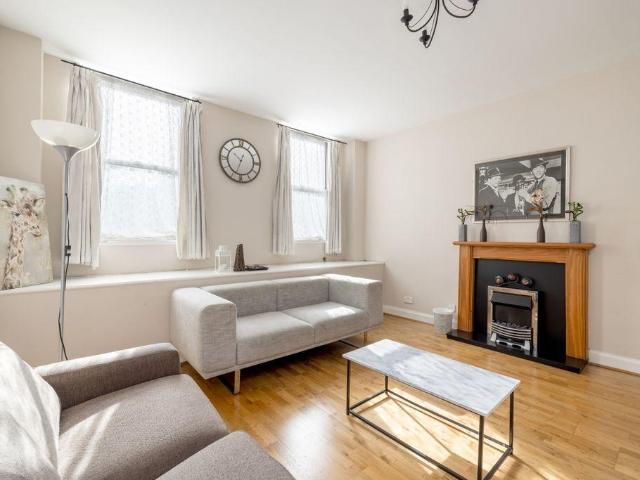 3 bedroom flat for sale