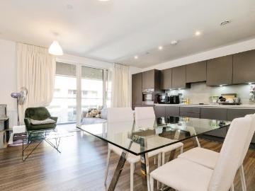 3 bedroom flat for sale