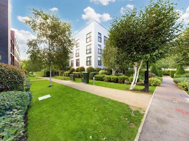 3 bedroom flat for sale