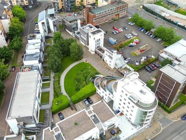 3 bedroom flat for sale