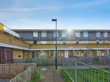 3 bedroom flat for sale