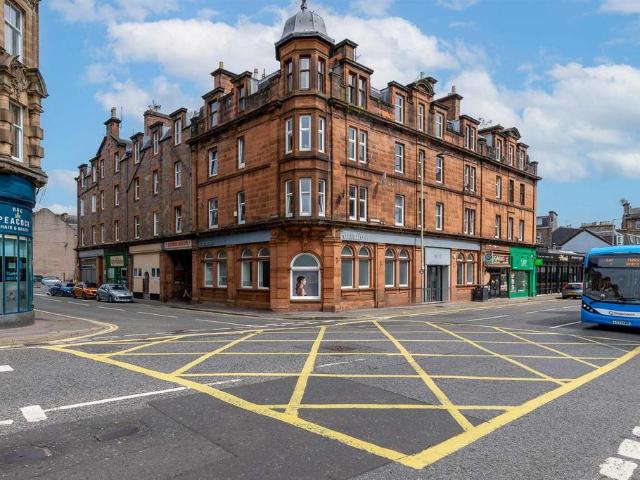3 bedroom flat for sale