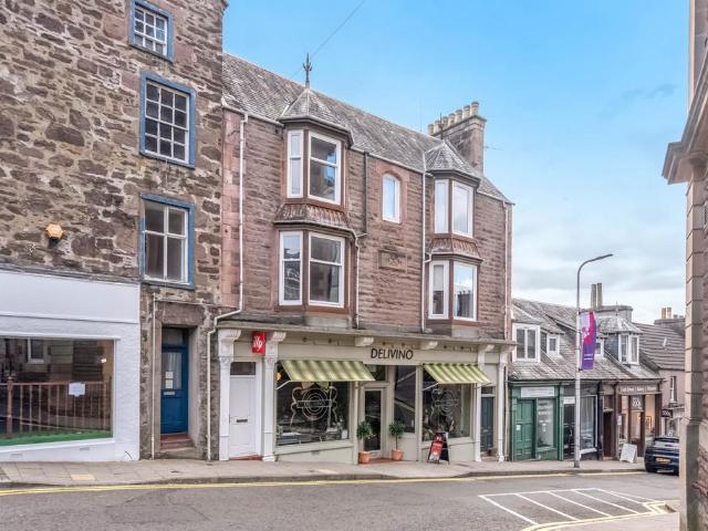 3 bedroom flat for sale