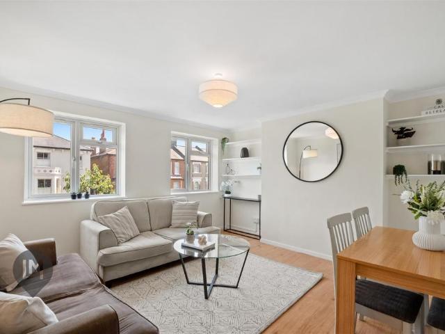 3 bedroom flat for sale