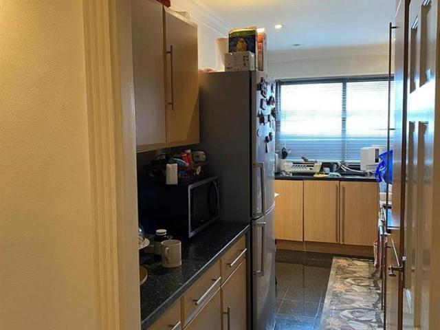 3 bedroom flat for sale