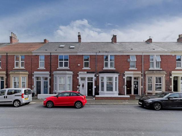3 bedroom flat for sale