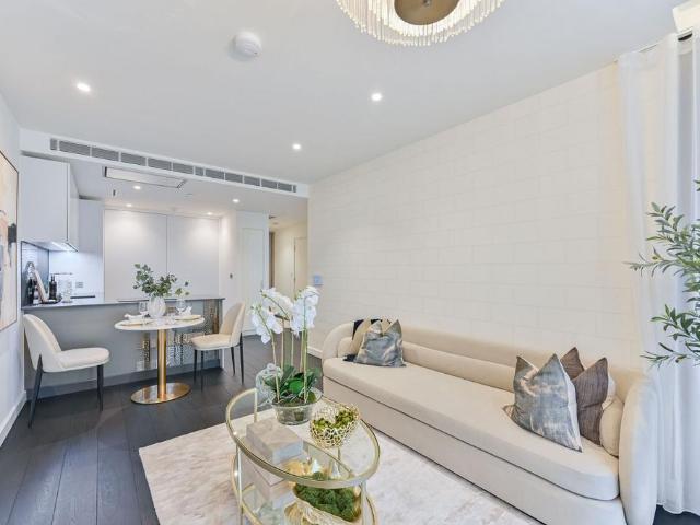 3 bedroom flat for sale