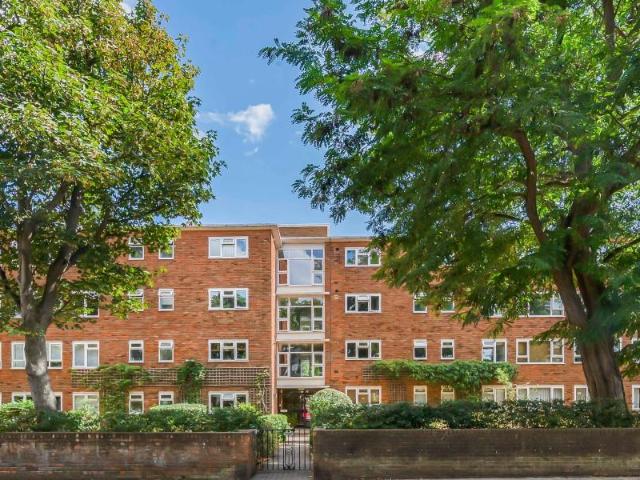 3 bedroom flat for sale