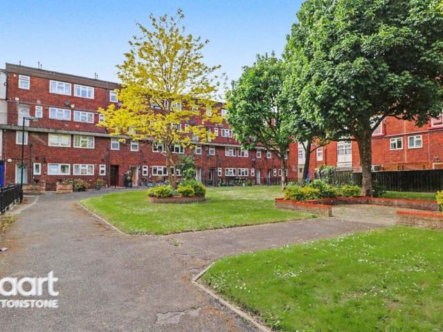 3 bedroom flat for sale