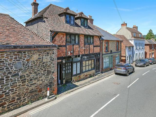 3 bedroom flat for sale