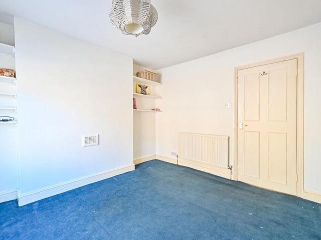 3 bedroom flat for sale