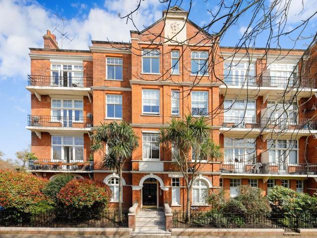 3 bedroom flat for sale
