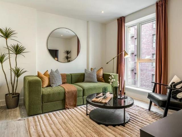 3 bedroom flat for sale
