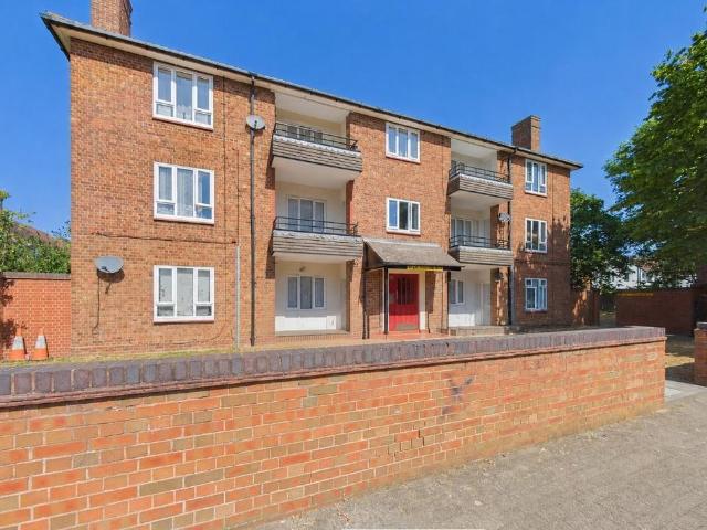 3 bedroom flat for sale