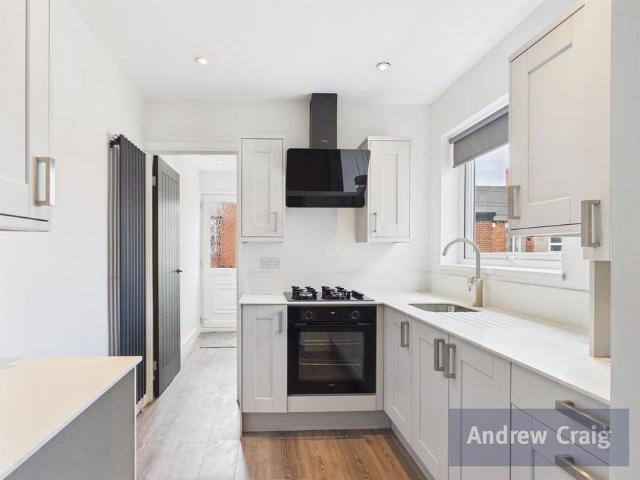 3 bedroom flat for sale