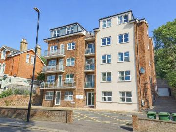3 bedroom flat for sale