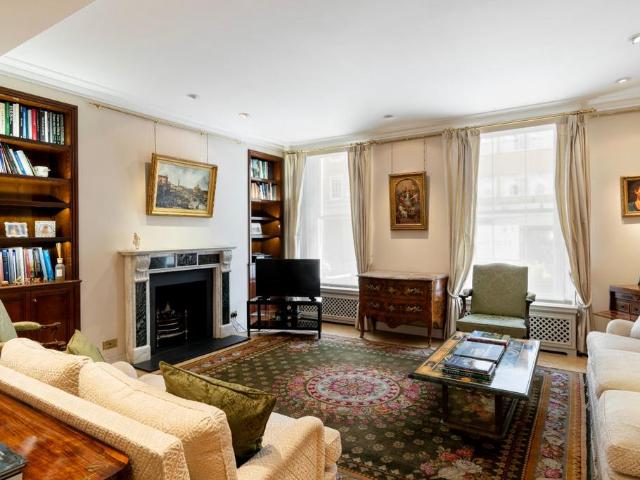 3 bedroom flat for sale
