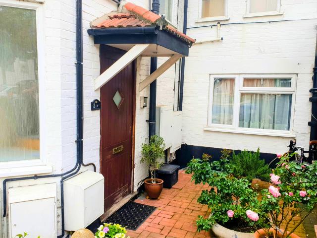 3 bedroom flat for sale