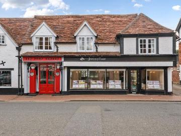 3 bedroom flat for sale