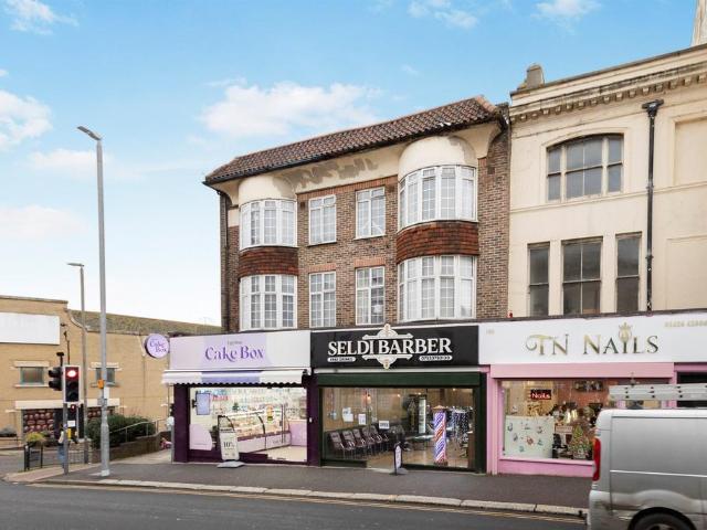 3 bedroom flat for sale