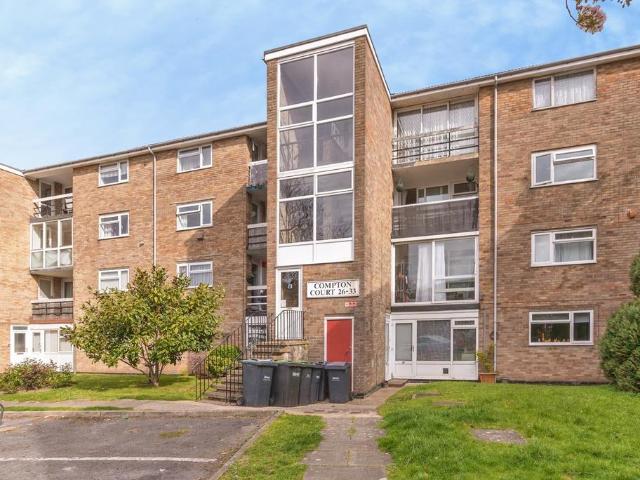 3 bedroom flat for sale