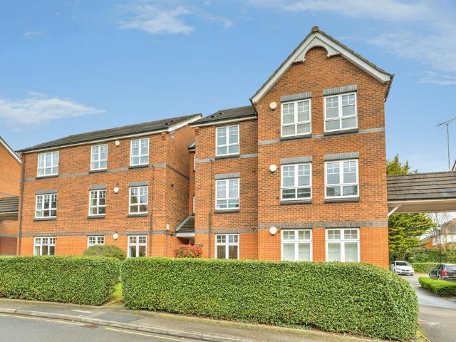 3 bedroom flat for sale