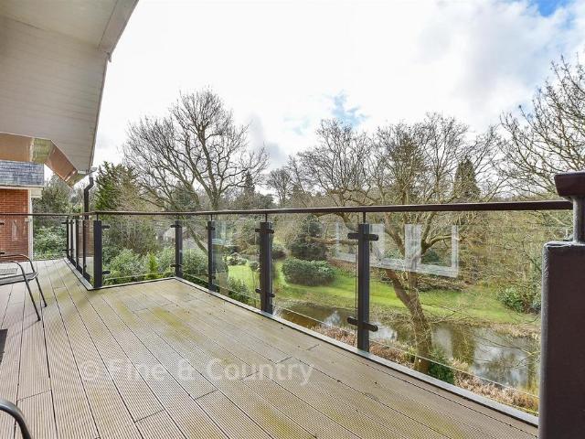 3 bedroom flat for sale