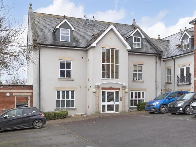 3 bedroom flat for sale