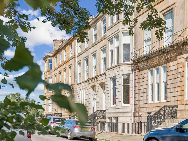 3 bedroom flat for sale