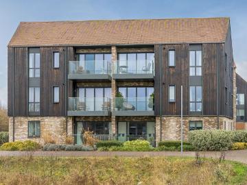 3 bedroom flat for sale