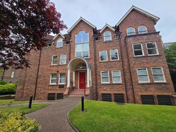 3 bedroom flat for sale