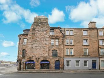 3 bedroom flat for sale