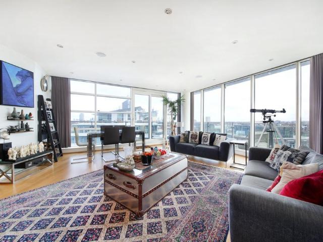 3 bedroom flat for sale
