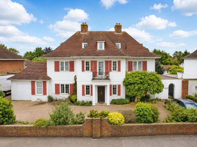 3 bedroom flat for sale
