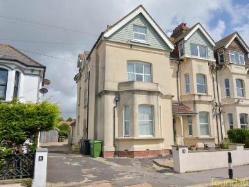 3 bedroom flat for sale