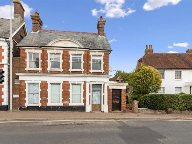 3 bedroom flat for sale