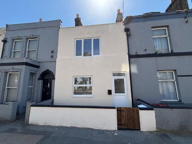 3 bedroom flat for sale