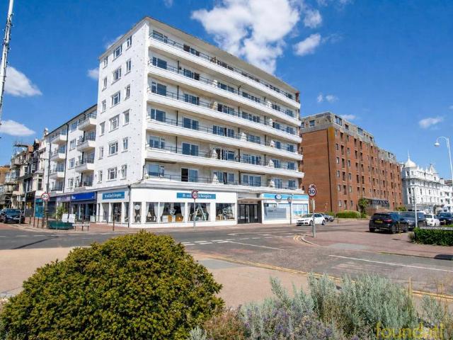 3 bedroom flat for sale